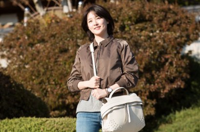 Tampil Beda, Lee Young Ae Asik ke Klub Malam di Foto Terbaru 'Saimdang'