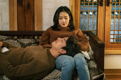 Bikin Baper, Kim Go Eun Buka Instagram Pakai Foto Nikah dengan Gong Yoo di 'Goblin'