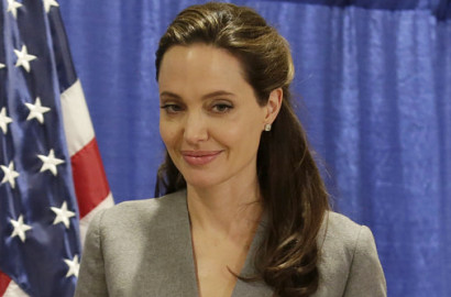 Angelina Jolie Terpilih Sebagai Wajah Baru Brand Kecantikan Perancis