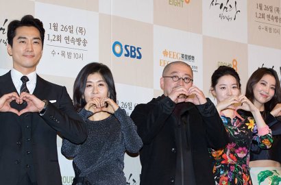 Gandeng Song Seung Heon, Lee Young Ae Tampil Mempesona di Preskon 'Saimdang'