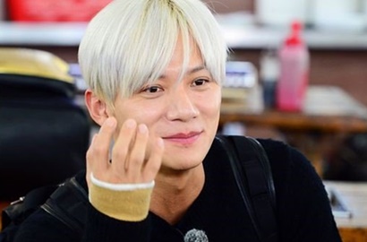 Tangan Cidera, Lee Jae Jin Rela Tunda Operasi Demi Konser Bareng Sechs Kies