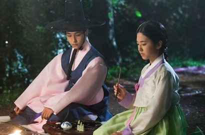 Yang Se Jong Pamer Senyum Ganteng ke Park Hye Soo di 'Saimdang'