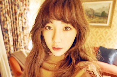 Manis Banget, Tae Yeon Bikin Terharu Pamer Surat Cinta dari Fans