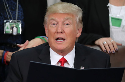 Larang Pengungsi Masuk AS, Trump Tangguhkan Visa untuk Warga Negara Ini
