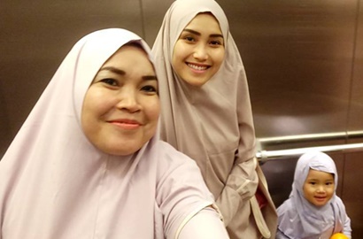 Salah Tulis Dahsyat Award, Ibu Ayu Ting Ting Langsung Bikin Netter Ngakak
