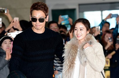 Tinggalkan Sumbawa, Manisnya Rain Rangkul Kim Tae Hee di Bandara