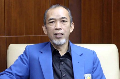 Mengharukan, Foto Rektor Unisi Saat Kabar Diksar Maut Terjadi