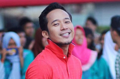 Denny Cagur Goda Model Bule Seksi, Istri Langsung Ngamuk?