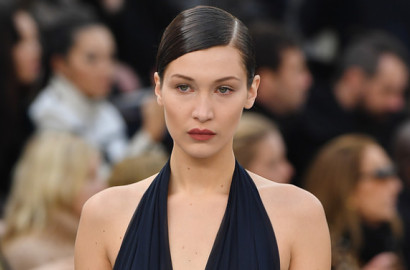 Hanya Pakai Celana Dalam, Bella Hadid Ajari Dandan Cantik Secepat Kilat