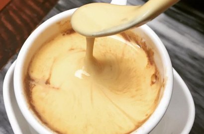 Kafe di Vietnam Ini Sajikan Kopi dengan Campuran Unik yang Laris Manis