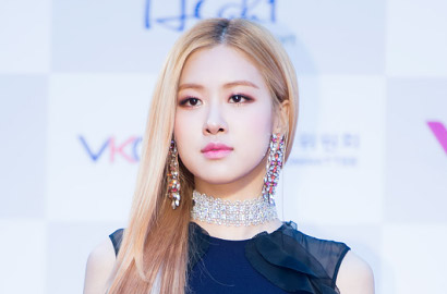 Cantik Saat 'Mudik' Imlek, Rose Black Pink Juga Diserbu Fans di Australia