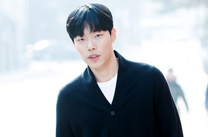 Beredar Foto Lawas Saat Ryu Jun Yeol Fanboying SNSD Gila-Gilaan di 2010