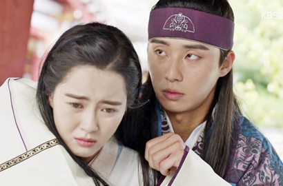 Makin Mesra, Park Seo Joon Antusias Cium Bibir Go Ara di 'Hwarang'
