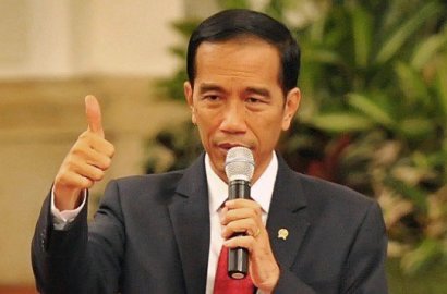 Gaya Liburan Jokowi, Nonton Bioskop dan Belanja Kemeja Rp 179 Ribu di Solo