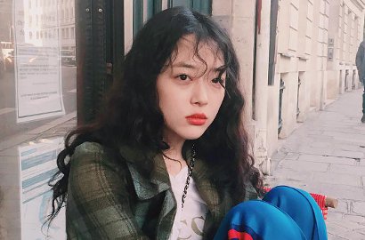 Posting Aneh-Aneh Lagi, Sulli Pakai Rok Menerawang Tanpa Dalaman?