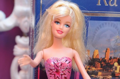 Jadi Mainan Favorit, Ahli Ungkap Bahaya Barbie Buat Anak-Anak