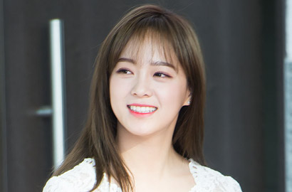 Lihat Foto Pakai Tank Top, Fans Tutupi Dada Kim Sejeong dengan Cara Ini