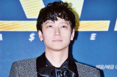 Minta Fans Lempar Hadiah, Aksi Kang Dong Won Ini Dijamin Bikin Deg-Degan