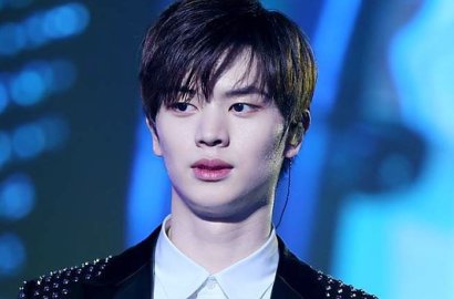 Bikin Ngamuk, Fans Brutal Ini Berani Sentuh Pipi Sungjae di Sumatra