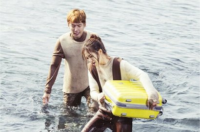 Jung Kyung Ho dan Baek Jin Hee Kedinginan Berenang di 'Missing 9'