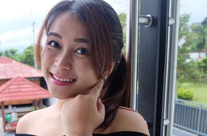 Usai Disebut Wanita 'Kerdus', Adik Ayu Ting Ting Pamer Foto Cantik Pakai Hijab