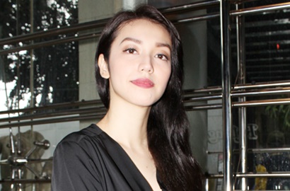 Jadi Istri Vino Bastian di 'Chrisye', Velove Vexia Lakukan Ini Demi Hayati Peran