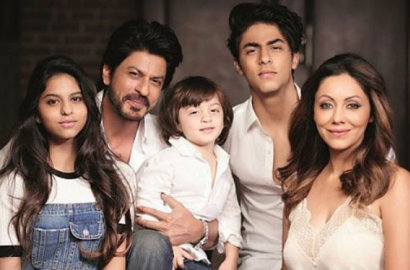 Pakai Jas, Shahrukh Khan Adu Ganteng Bareng Aryan-AbRam