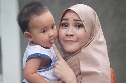 Sakit Berhari-Hari Hingga Mimisan, Zaskia Adya Mecca Khawatirkan Kondisi Anak