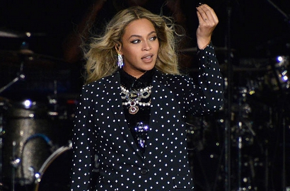 Hamil, Beyonce Sebar Foto Seksi Bak Mermaid Hingga Bugil