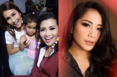Nagita Seksi, Ayu Ting Ting Pamer Lidah dan Dibully Pakai Rok 'Rafia' Saat Debut IFW 2017