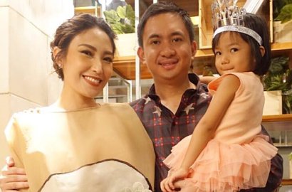 Ayu Dewi Ngaku Jadi Lebih Senang Dandan, Hamil Anak Cewek Lagi?