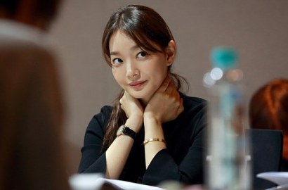 Shin Min A Pamerkan Tubuh Atletis di Iklan Terbaru Descente