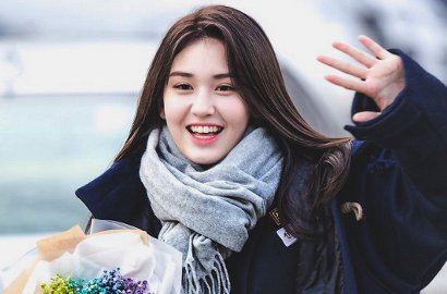 Terlalu Cantik, Foto-Foto Kelulusan Jeon Somi di Buku Tahunan Ini Curi Perhatian