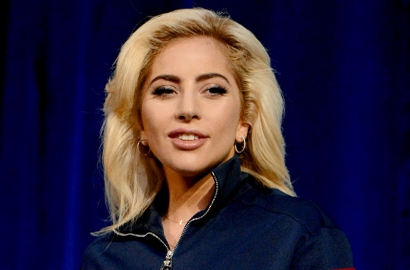 Siap Tampil di Super Bowl, Lady GaGa Joget Seksi Pakai Bra