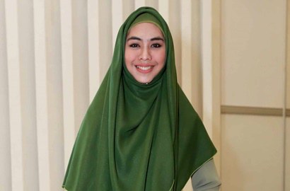 Usung Tema 'Bhineka of Syar'i', 20 Koleksi Busana Oki Setiana Dewi Ramaikan IFW