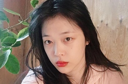 Pamer Foto Cantik, Bagian Tubuh Sulli Ini Bikin Netter Salah Fokus