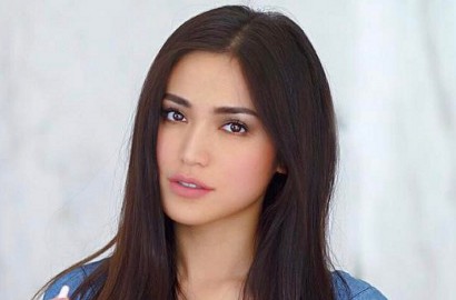 Pakai Busana Transparan dan Pamer Belahan Dada, Jedar Malah Disebut Makin Cantik