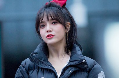 Terlihat Aneh di Foto Ini, Jimin AOA Dituduh Pakai Bantalan Panggul