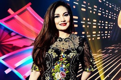 Heboh Isu Putri Digugat Cerai, Nia Daniati Malah Iseng Foto Selfie 'Cantik'