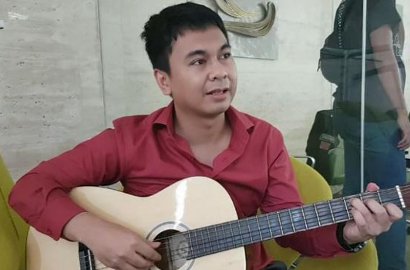 Raditya Dika Unggah Foto Lawas SMP-SMA, Netter: Culunnya Bang