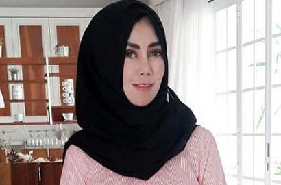 Amy Qanita Ibunda Raffi Ahmad Kepergok Jalan Bareng Pria Misterius, Siapa?