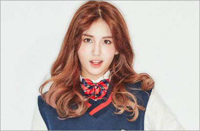 Sepatu Hingga Gelang Mewah, Fans Manjakan Jeon Somi dengan Hadiah Ini