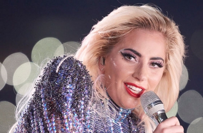 Pede Pakai Kostum Terbuka, Perut Lady GaGa Diejek Netter