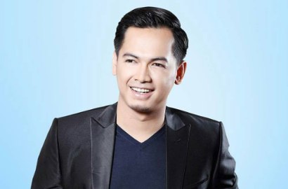 Tanpa Ditemani Istri, Tommy Kurniawan Umroh ke-14 Kalinya Demi Hapus Dosa