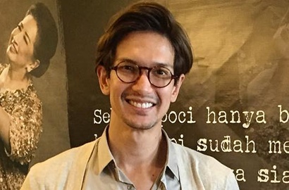 Rangkul Wanita Berhijab, Ciuman Dimas Beck Bareng Pria Bikin Netter Salah Fokus