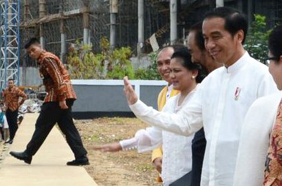 Alami Mati Listrik Saat Kunjungan ke Maluku, Jokowi Lakukan Ini