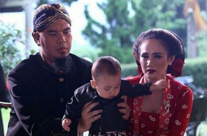 Mulan Cantik Malu-Malu Saat Dibonceng Dhani Naik Motor, Fans Doakan Masuk Surga