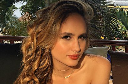 Rebahan Seksi Hingga Pose Menggoda, Intip Pemotretan Terbaru Cinta Laura