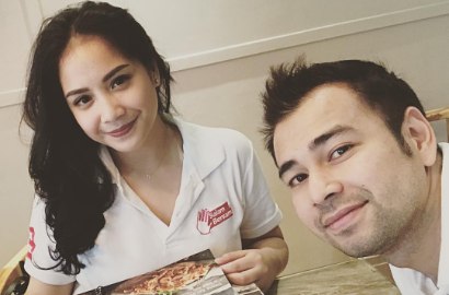 Kompak Latihan Yoga, Kocaknya Bibir Raffi 'Nyosor' Ingin Cium Nagita