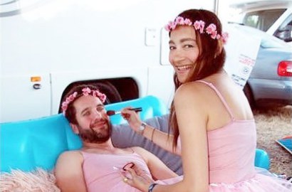 Bergaya Ballerina dan Tindih Sang Pacar Bule, Dewi Rezer Banjir Kritikan